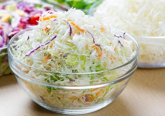 比較的安価な「カット野菜」を使った味噌汁※画像はイメージです（Tsuboya/stock.adobe.com）