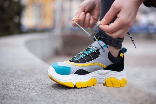 普段何気なく履いているスニーカー※画像はイメージです（AMBERLIGHT/stock.adobe.com）