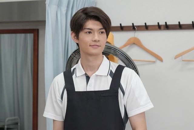 結（橋本環奈）の夫・翔也（佐野勇斗）は理容師になる決意を固めた　(C)NHK