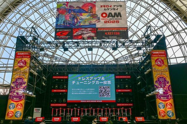 特設ステージ、朝9時の様子