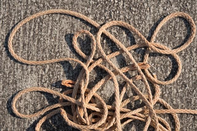 食品用ラップが紐に※画像はイメージです（twanwiermans/stock.adobe.com）