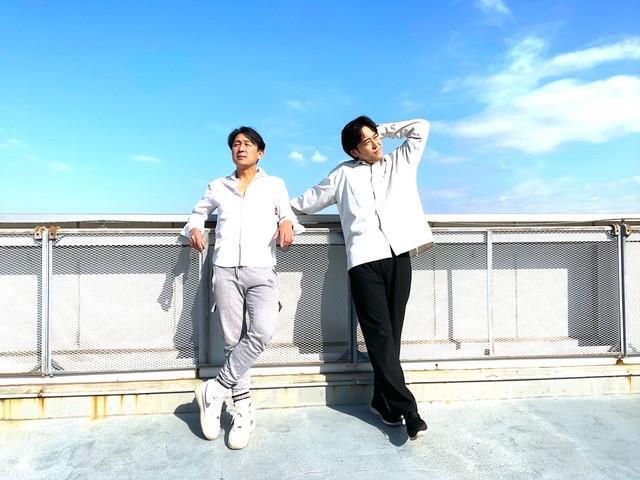 復興応援能登半島縦断公演「春夏秋冬」を行う本郷弦さん（左）と勢登健雄さん（提供）