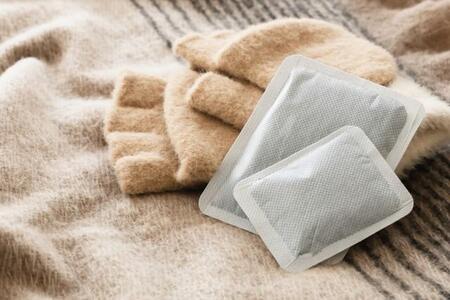 使いたい時だけ発熱させられる！？カイロの裏ワザを警視庁が伝授「押収物みがすごい」「化学反応を止めるのか…」