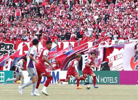 J1開幕戦「ファジアーノ岡山ー京都サンガF.C.」のスタジアムは超満員に＝2月15日、JFE晴れの国スタジアム（山陽新聞社提供）