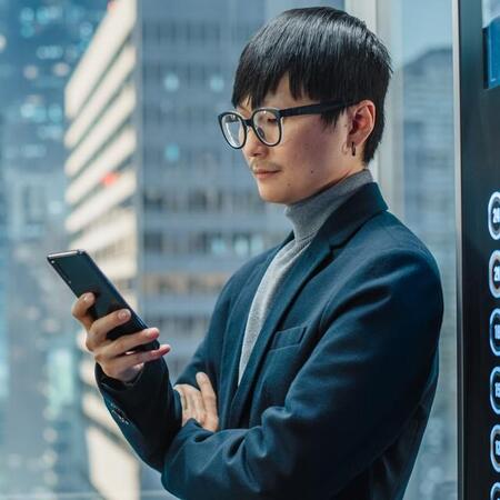 副業で月20万円稼ぎ、全額使ってしまう同僚、税金のことはノータッチ！…「確定申告してないようだけど大丈夫？」【税理士が解説するリスク】