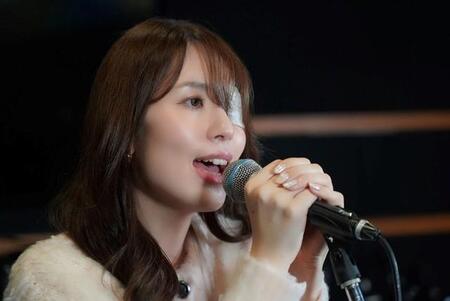 バイト中にグラスが刺さり、左目をほぼ失明　19歳で絶望…それでも海外での経験が「人の痛み」に気づく転機に　“片目シンガー”が伝えたいエール