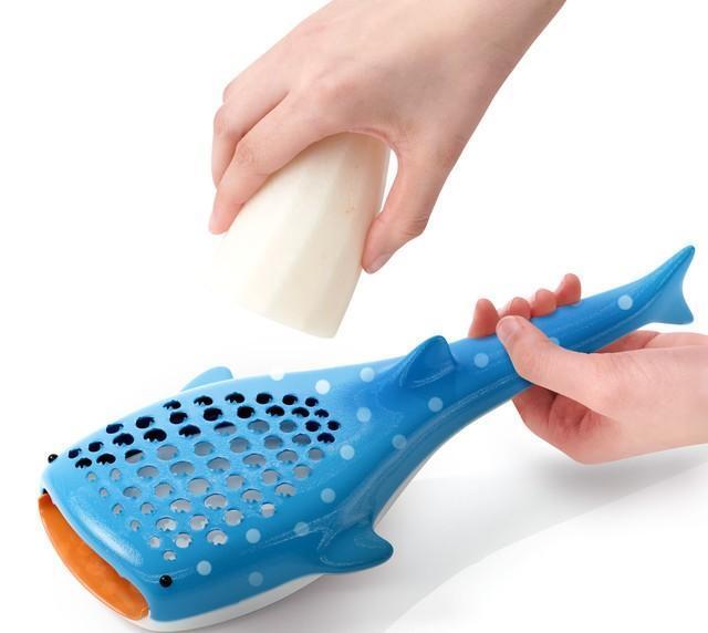 ジンベエザメ型のおろし器（いしかわかずやさん提供）