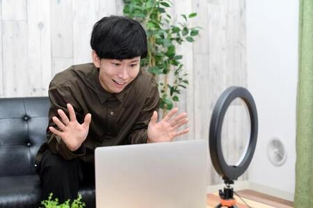 ライブ配信で、会社倒産の身の上話「生活が苦しい」と語ったら投げ銭激増 でもそれって軽犯罪法違反になるの?【弁護士が解説】