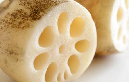 レンコンの下処理、酢水に長時間浸けると「ビタミンCが溶け出ます…」ベストなのは何分?