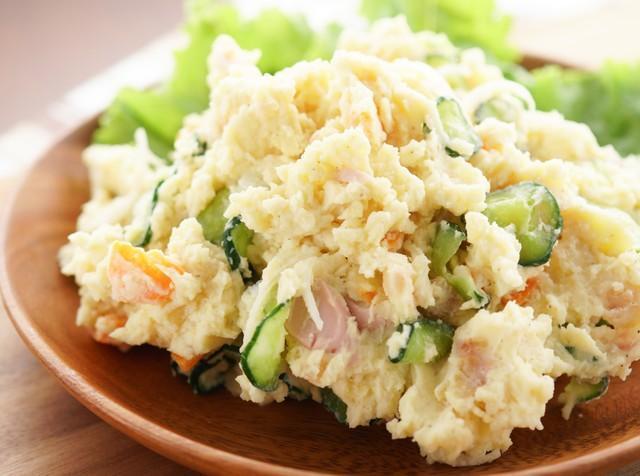 ホクホク感が魅力の「ポテトサラダ」は、子どもから大人まで大人気のメニュー※画像はイメージです（K/stock.adobe.com）