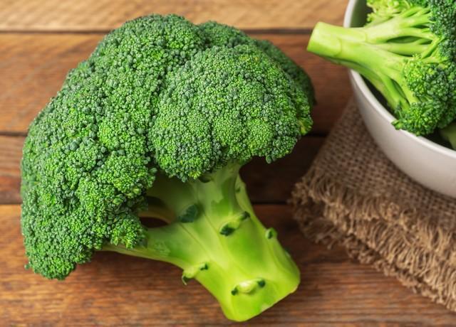 ブロッコリー、水でさっと洗うだけはNG！※画像はイメージです（Volodymyr Shevchuk/stock.adobe.com）