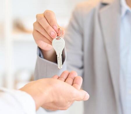 「バレなきゃOK？」マンション空き部屋を無許可民泊…弁護士が指摘する法的リスク、過去に書類送検も