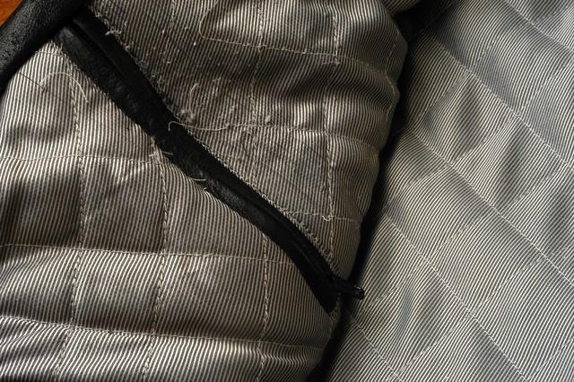 クリーニング店が教える「経年劣化」※画像はイメージです（Gilles Paire/stock.adobe.com）