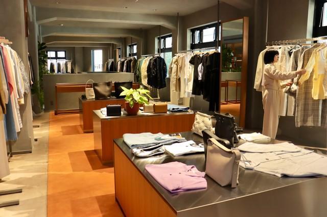 オープンしたライフスタイルショップ「BIOTOP KOBE」＝神戸・旧居留地（いずれも撮影・谷口夏乃）