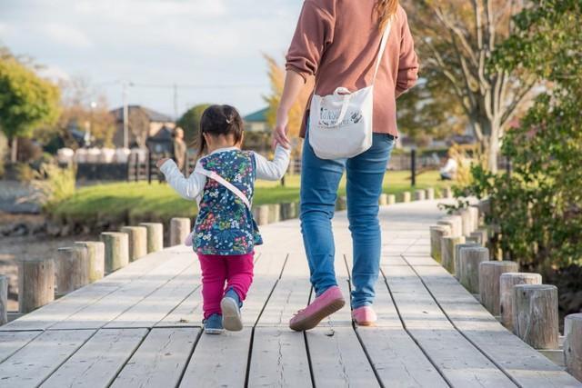 健常者の母親と異なり、公園で我が子と長時間遊ぶことが難しいことが難しかったため、悩んだこともあったという　※画像はイメージです（shirohige/stock.adobe.com）