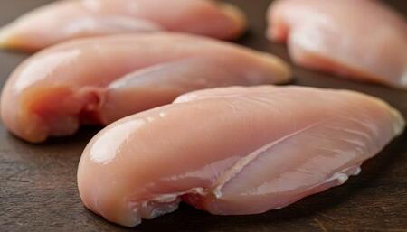 鶏むね肉が超しっとり　パサつき知らずの「冷凍保存方法」やってみて！
