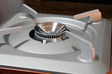 カセットこんろ、2台並べて使用は厳禁! 重大事故の恐れあり