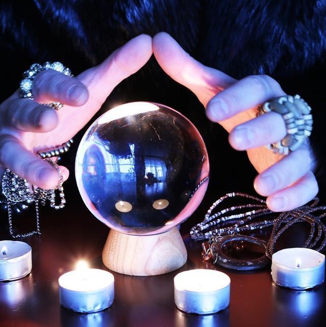 占いの結果は実はAI任せ？　※画像はイメージです（alexkich/stock.adobe.com）