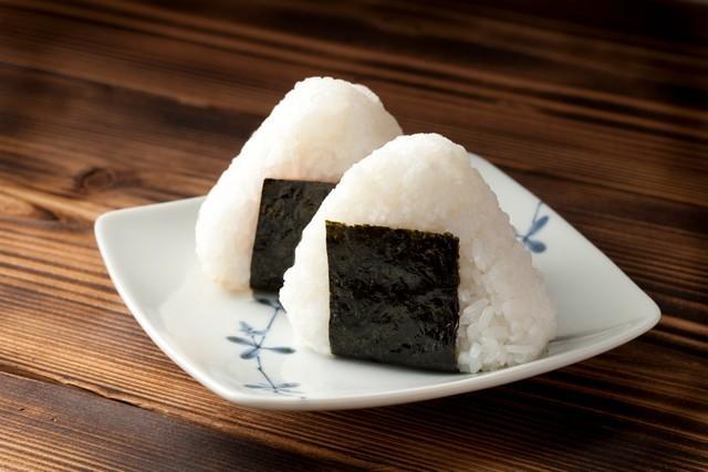 誰もが馴染みが深いであろう「おにぎり」※画像はイメージです（BRAD/stock.adobe.com）