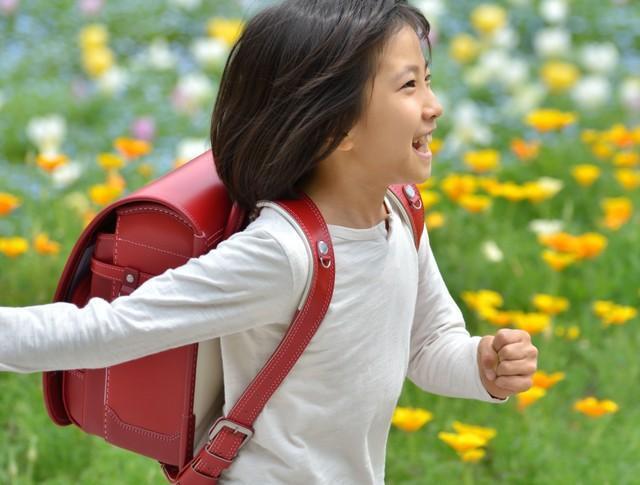 季節に合わせて、ちゃんと肩ベルトの調整をしていますか？※画像はイメージです（hanapon1002/stock.adobe.com）