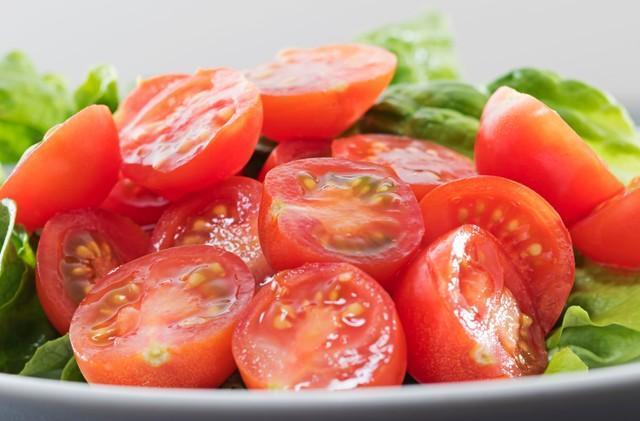 ミニトマトから果肉や種がドロっと※画像はイメージです（toshi56/stock.adobe.com）