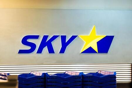 スカイマーク、CAのスニーカー解禁に賛同の声続々　「見た目より安全が大事」「なぜパンプスなんだろうと思ってた」