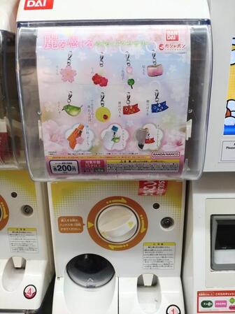 2025年3月上旬にバンダイから発売されたカプセルトイ「麗を感じるめじるしアクセサリー」（kadenさん提供）