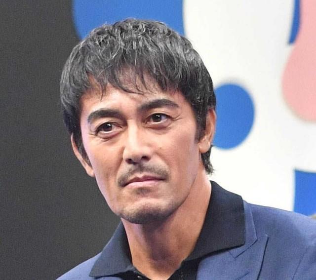 「白衣姿を見てみたい」男性芸能人ランキング!福山雅治が1位に輝く