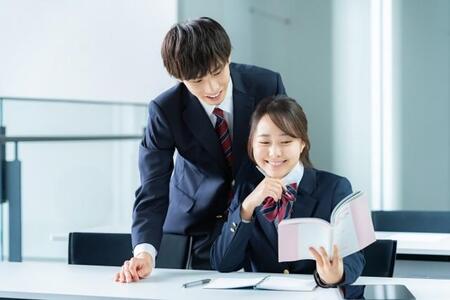 数学は青、国語はピンクのノート…5教科のイメージカラーは？　「すごくすごく分かる」「この配色がしっくりくる」