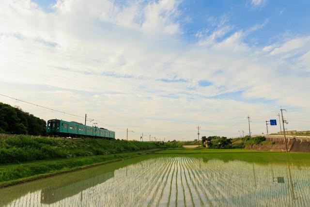田園と加古川線(yoshitani/stock.adobe.com)
