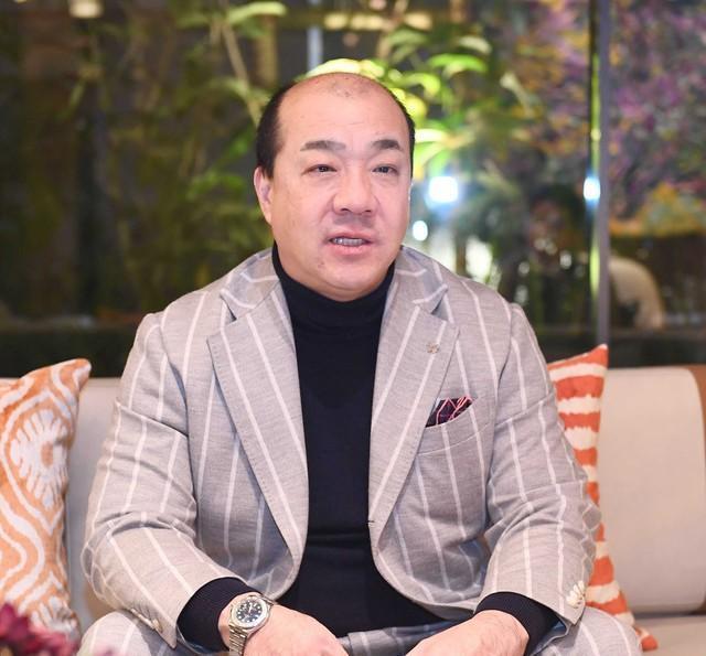 インタビューに応じる西村誠司社長＝2025年撮影