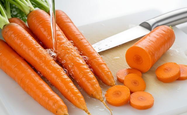 実は、「油」＋台所用洗剤で色移りを簡単に落とせます※画像はAIが作成したイメージです（Wel/stock.adobe.com）