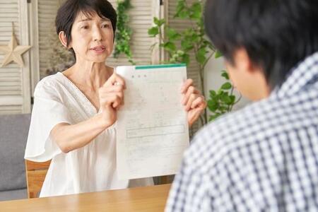 「このまま一生、この人の面倒を見続けるのか」妻が密かに進めた離婚計画　定年後の夫が見逃した“危険な兆候”と、修復のヒント【専門家が解説】