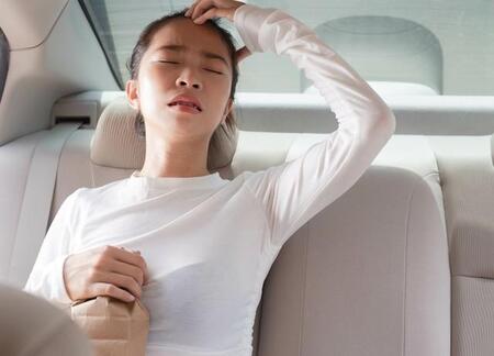 「車酔い時の対処法」とは※画像はイメージです（Parkin/stock.adobe.com）