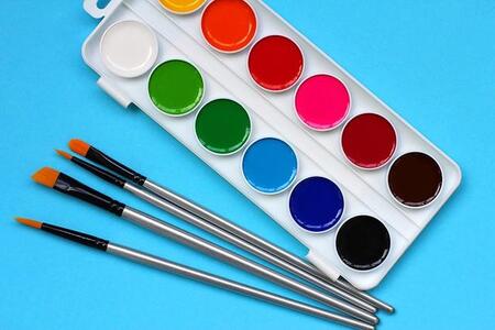 3歳娘と絵の具遊び、母「息してないけどイイじゃん」 力作に「紫陽花みたい」「色彩センスすごい」