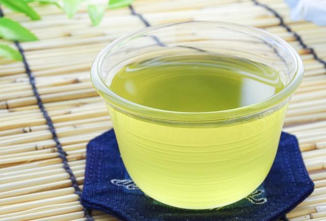 冷たくて「キリッ」としたものが飲みたい時にピッタリな「水出し緑茶」※画像はイメージです（Chiristsumo/stock.adobe.com）