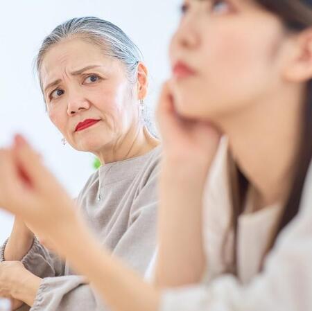 「保育園に預けるのが可哀想だから働かない」義母が勝手に会社に電話　現役ママが直面した“親世代とのギャップ”…どう解消する？【専門家が解説】