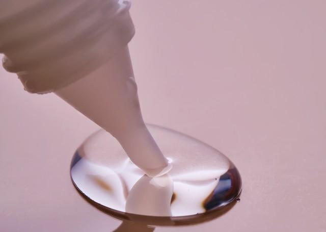 瞬間接着剤での「やけど」に注意！※画像はイメージです（Marevgenna/stock.adobe.com）