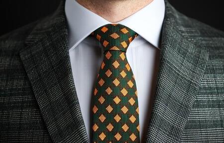 絶対に切らないで!ネクタイ裏の「謎の糸」の正体を職人明かす 「有益情報」「社会人33年!これは知らなんだ」