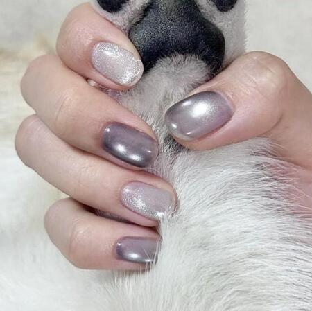 「ネイル変えたから見て」→飼い主のボケに「なぜだ？肉球しか見えない」「肉球ツヤツヤ」「とっても可愛いおてて」