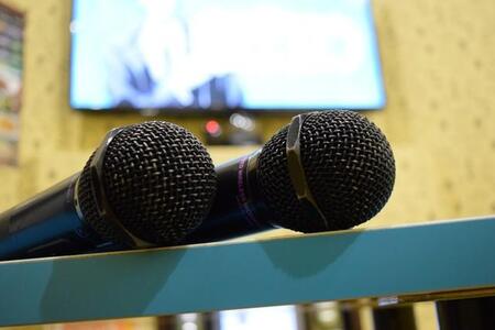 「瞳を閉じてのMVそっくり」2歳児と遊ぶパパの“静寂ショット”「失恋曲のカラオケ映像すぎる」