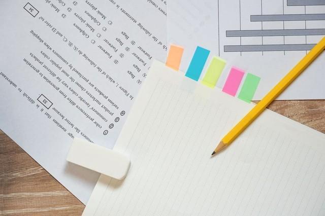 ノートは教科書の色に合わせてる？※画像はイメージです（Kana Design Image/stock.adobe.com）