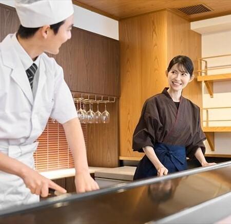 バイトカップルの喧嘩で、現場がギスギス　その結果、「交際禁止」の通達が…法的には問題ないの？【社労士が解説】