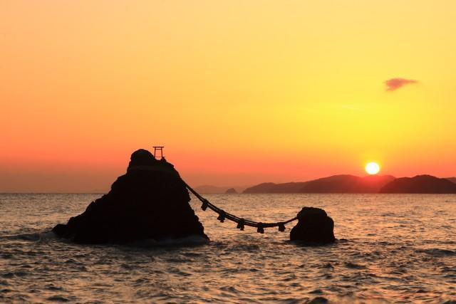 伊勢志摩の名所・夫婦岩(sun0922/stock.adobe.com)