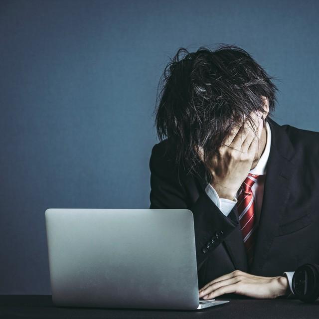 気まぐれで少し遊んだオンラインカジノでクビになるの？　※画像はイメージです（beeboys/stock.adobe.com）