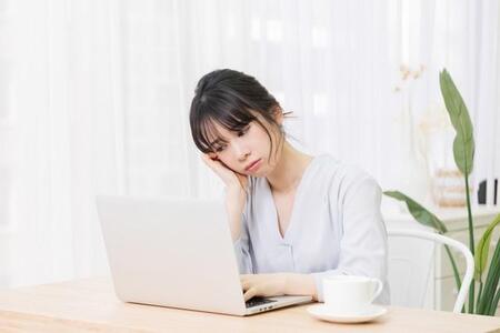 在宅勤務でも「仕事部屋なし」が約6割　生活音と家族に囲まれて働く現実…集中できない声も多数