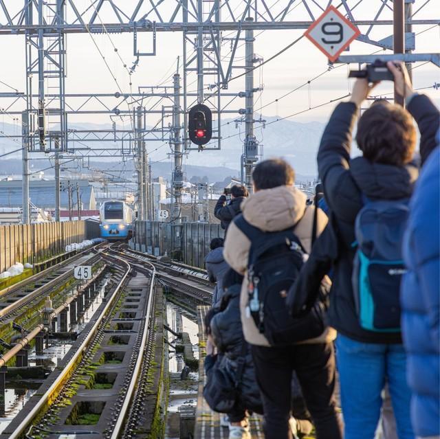 電車の写真を撮りに…　※画像はイメージです（toshi007/stock.adobe.com）