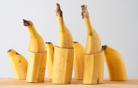 「なんかすご！」「これは面白い」　皮を剥かずに、素手で“バナナ”を…サバイバル術話題【警視庁直伝】