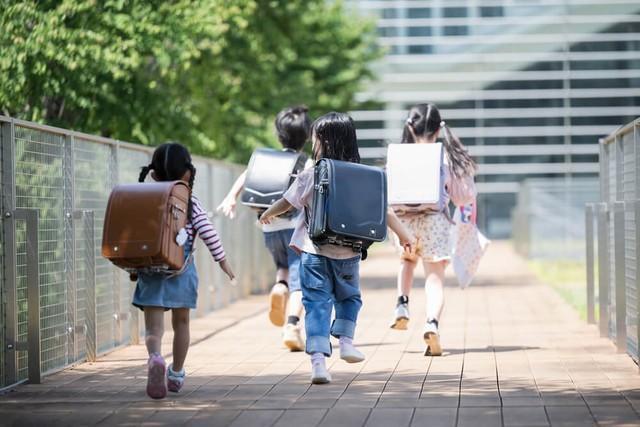 下校途中の小学生　※画像はイメージです（stock.adobe.com）