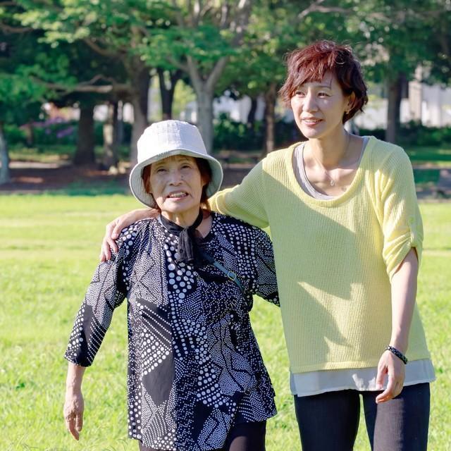 毎月の仕送りも給湯器の修理費用も…贈与税の対象になるのでしょうか　※画像はイメージです（hikari_stock/stock.adobe.com）